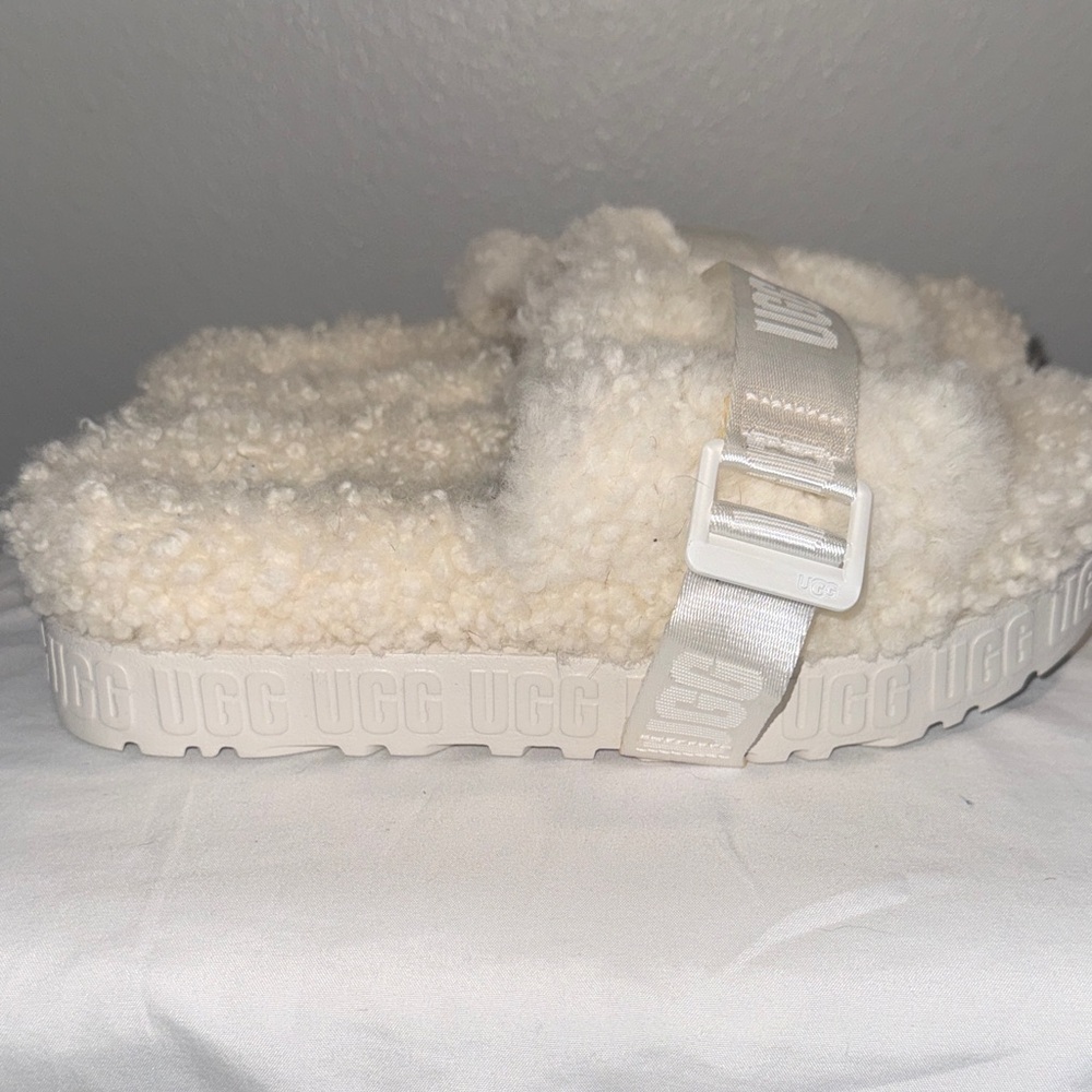 UGG Cream Sherpa Slide Sandals with Logo Strap Like new - Picture 5 of 7